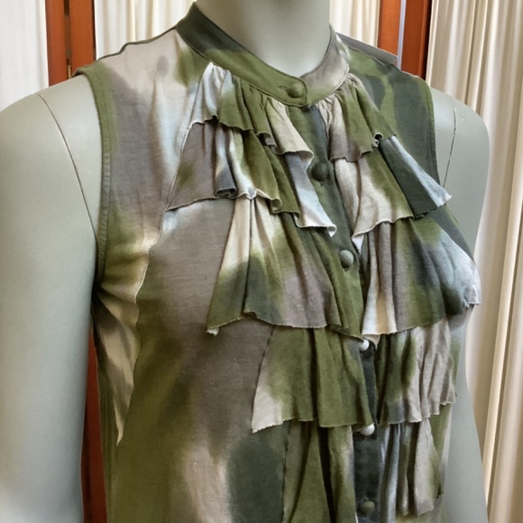 Cabi Sleeveless Top Camouflage With Ruffle #593 Size S - Picture 3 of 7